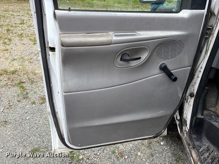 image for item DV4363 1999 Ford E350 box truck