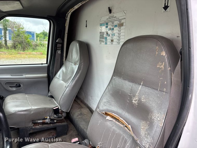 image for item DV4363 1999 Ford E350 box truck