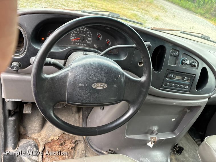image for item DV4363 1999 Ford E350 box truck