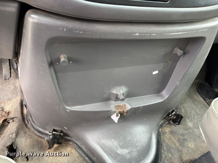 image for item DV4363 1999 Ford E350 box truck