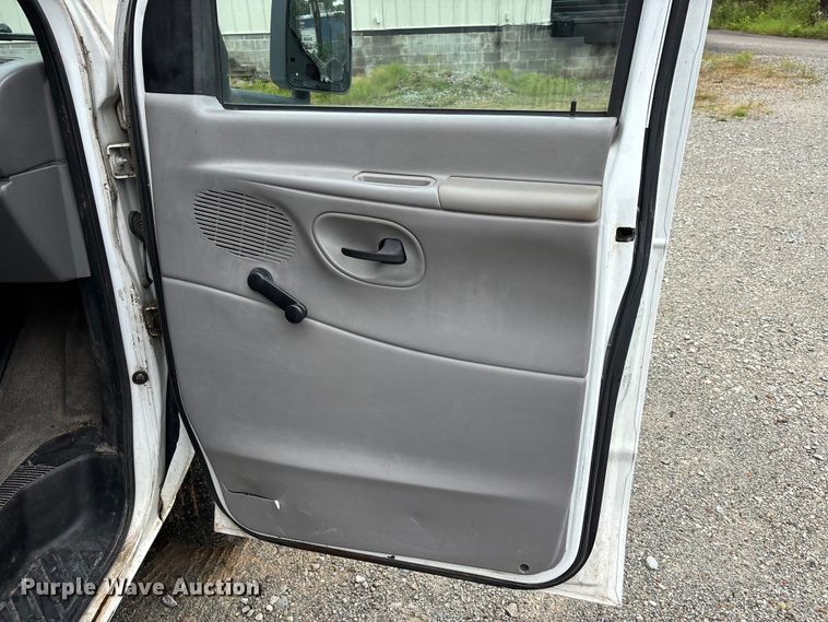 image for item DV4363 1999 Ford E350 box truck