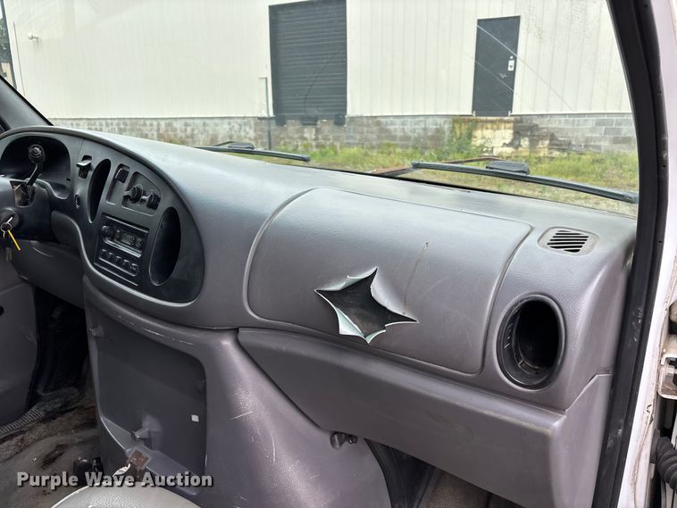 image for item DV4363 1999 Ford E350 box truck