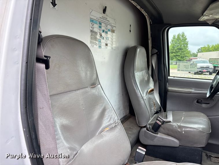 image for item DV4363 1999 Ford E350 box truck