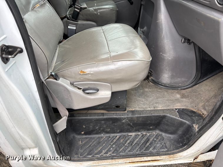 image for item DV4363 1999 Ford E350 box truck