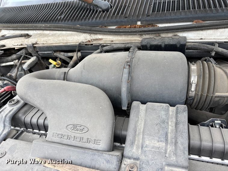 image for item DV4363 1999 Ford E350 box truck