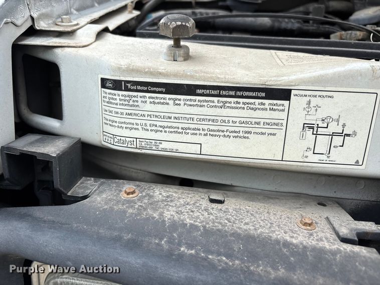 image for item DV4363 1999 Ford E350 box truck