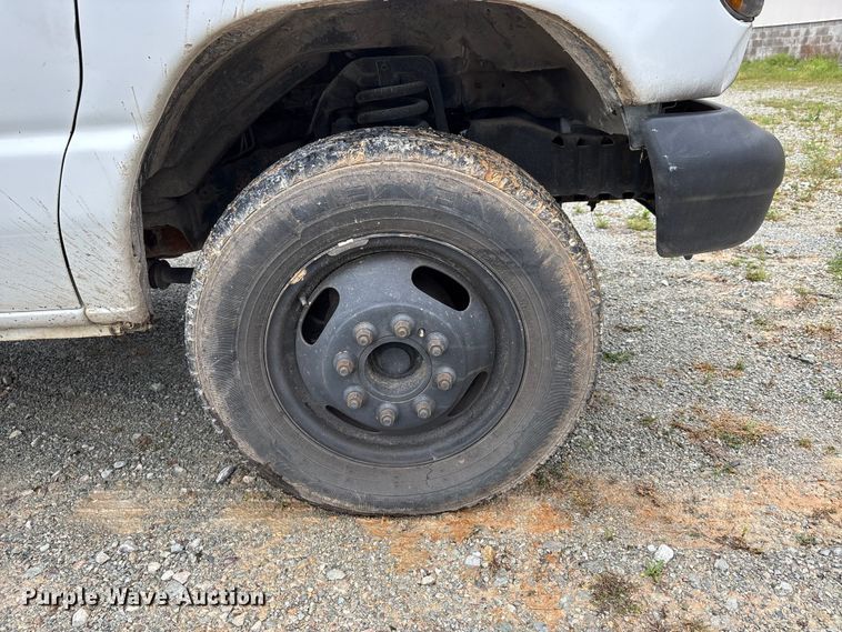 image for item DV4363 1999 Ford E350 box truck