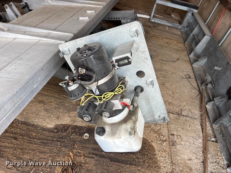 image for item DV4363 1999 Ford E350 box truck