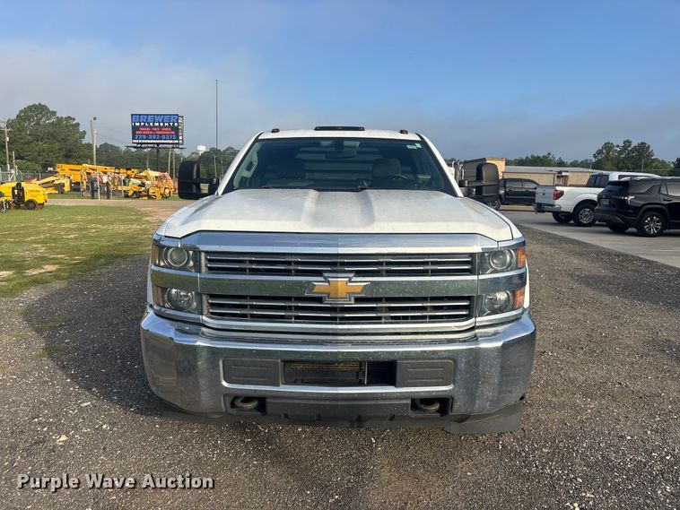 image for item DV7257 2016 Chevrolet Silverado 3500HD flatbed pickup truck