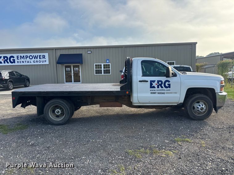 image for item DV7257 2016 Chevrolet Silverado 3500HD flatbed pickup truck