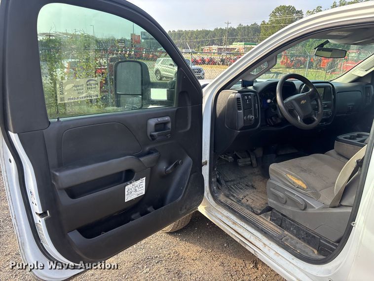 image for item DV7257 2016 Chevrolet Silverado 3500HD flatbed pickup truck