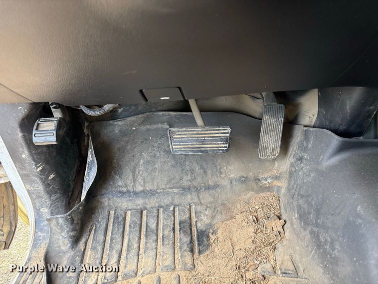 image for item DV7257 2016 Chevrolet Silverado 3500HD flatbed pickup truck