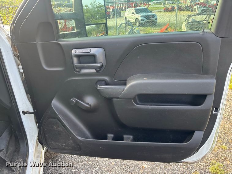 image for item DV7257 2016 Chevrolet Silverado 3500HD flatbed pickup truck