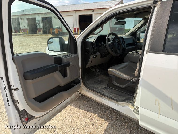 image for item DV8526 2019 Ford F150 Ext. Cab pickup truck