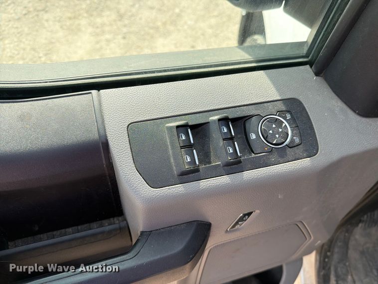 image for item DV8526 2019 Ford F150 Ext. Cab pickup truck