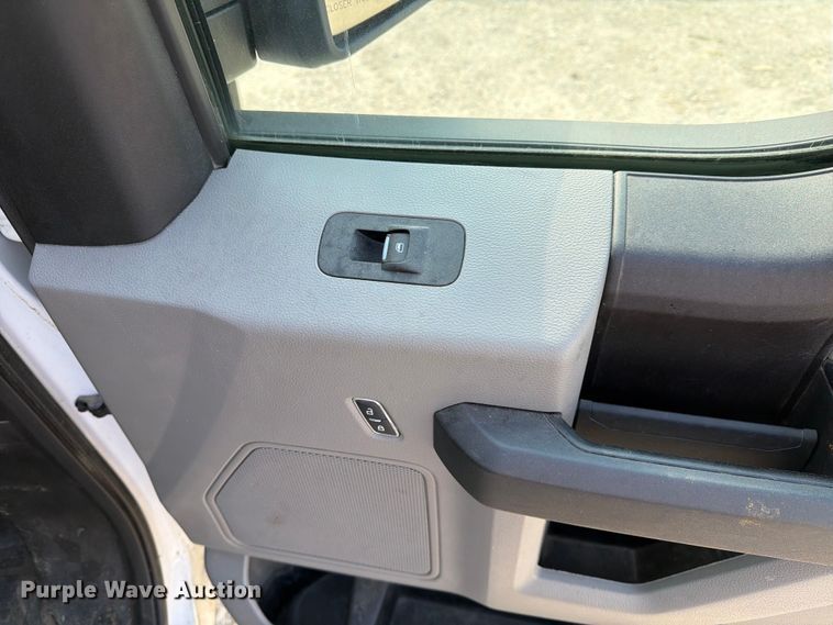 image for item DV8527 2019 Ford F150 Ext. Cab pickup truck