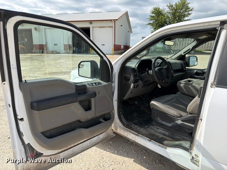 image for item DV8528 2019 Ford F150 Ext. Cab pickup truck