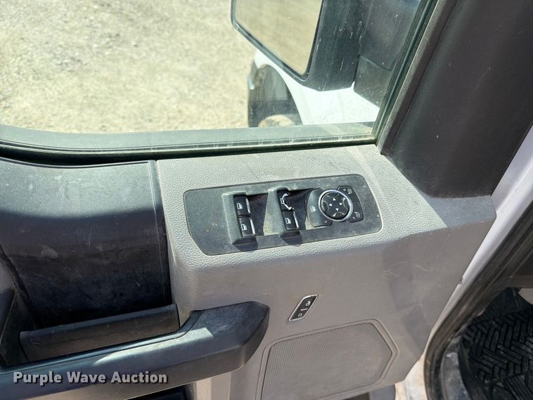 image for item DV8528 2019 Ford F150 Ext. Cab pickup truck