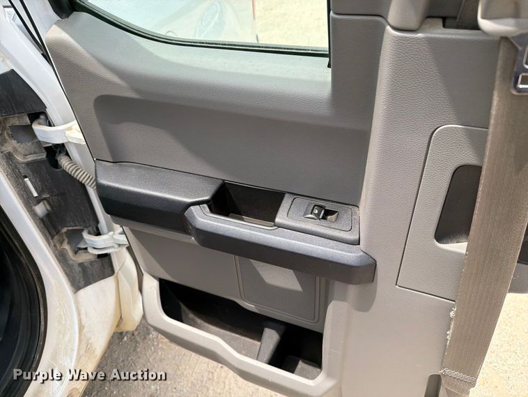 image for item DV8529 2016 Ford F150 Ext. Cab pickup truck