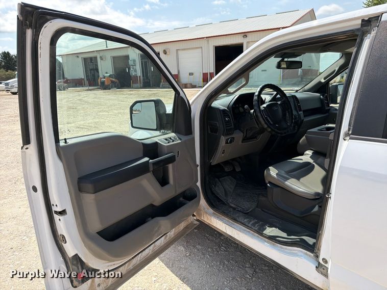 image for item DV8533 2019 Ford F150 Ext. Cab pickup truck