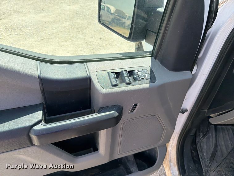 image for item DV8533 2019 Ford F150 Ext. Cab pickup truck