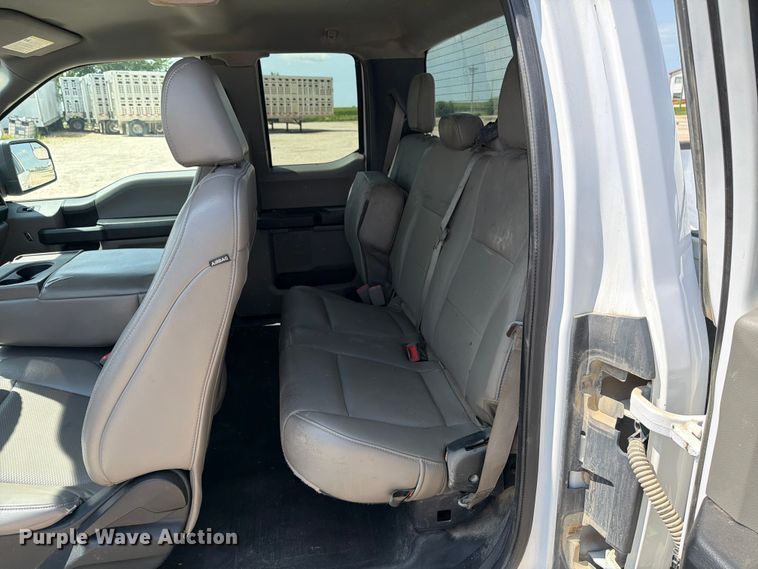 image for item DV8533 2019 Ford F150 Ext. Cab pickup truck