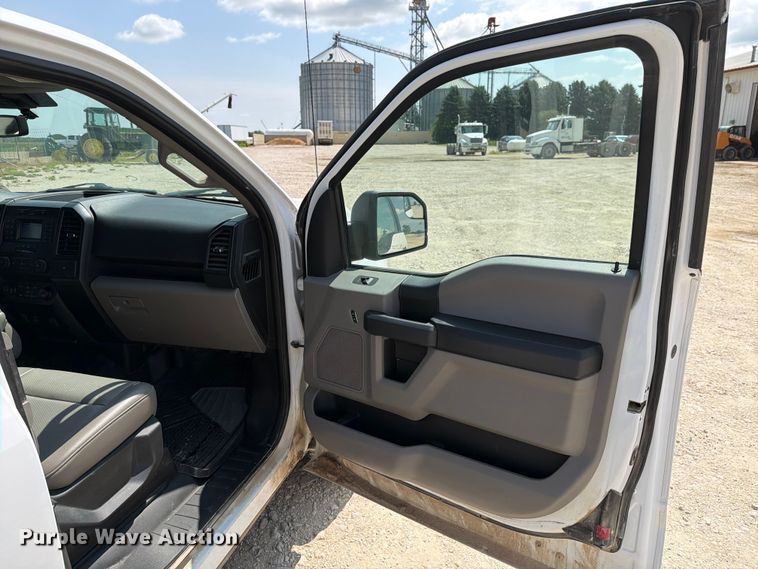 image for item DV8533 2019 Ford F150 Ext. Cab pickup truck
