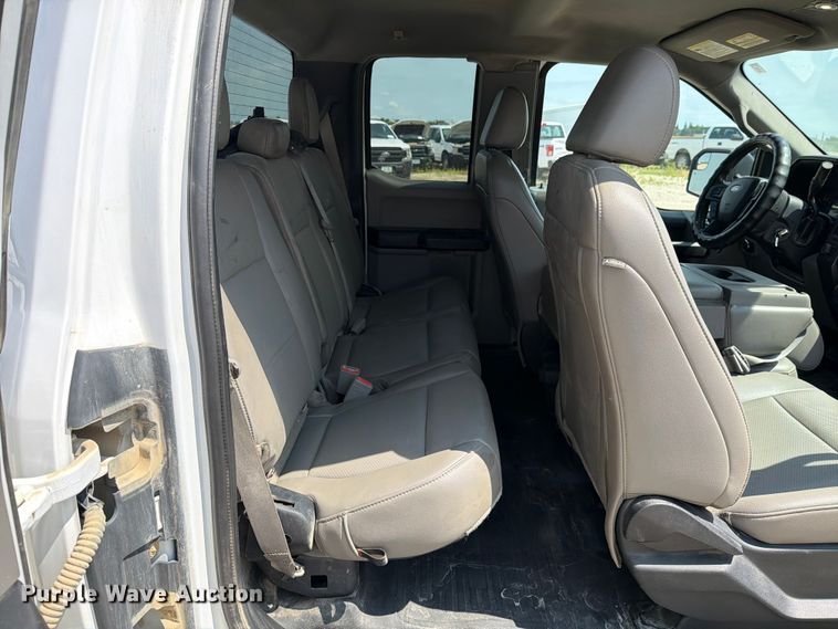 image for item DV8533 2019 Ford F150 Ext. Cab pickup truck