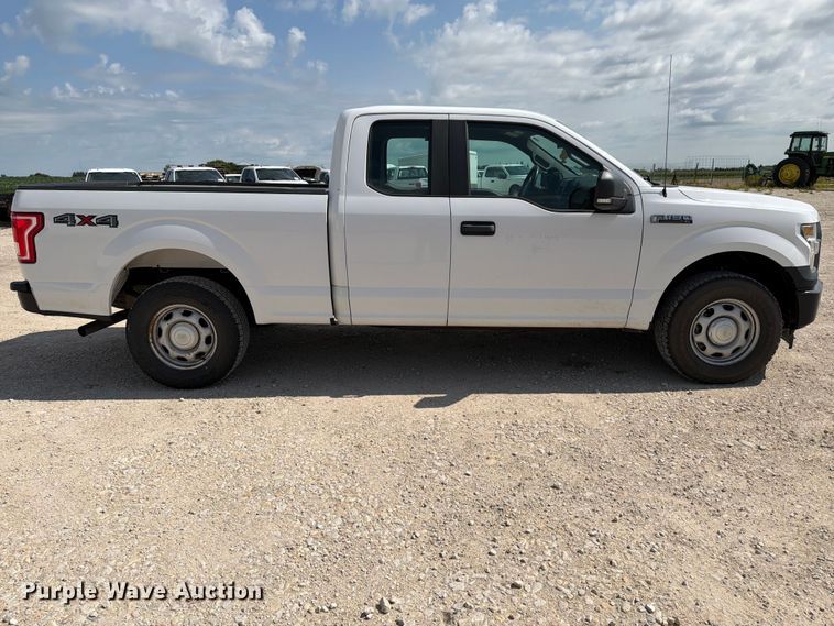 image for item DV8537 2017 Ford F150 Ext. Cab pickup truck
