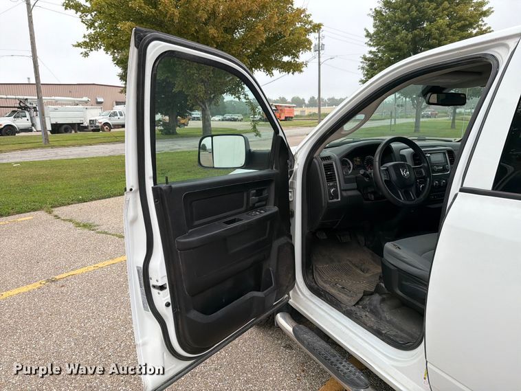 image for item DV8542 2019 RAM 1500 Crew Cab pickup truck