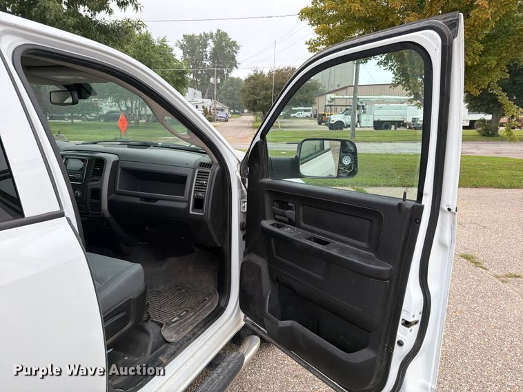image for item DV8542 2019 RAM 1500 Crew Cab pickup truck