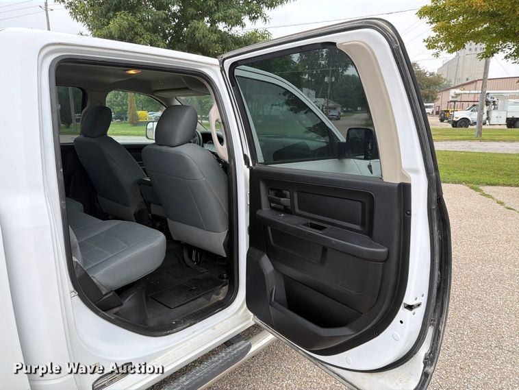 image for item DV8542 2019 RAM 1500 Crew Cab pickup truck