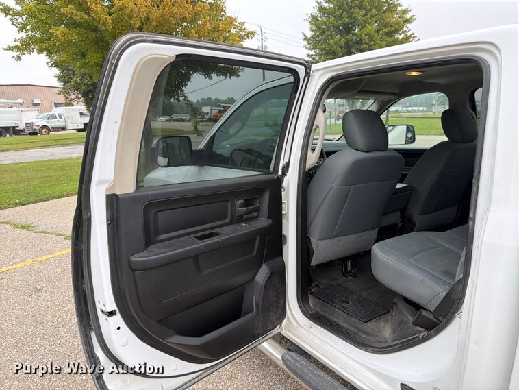 image for item DV8542 2019 RAM 1500 Crew Cab pickup truck