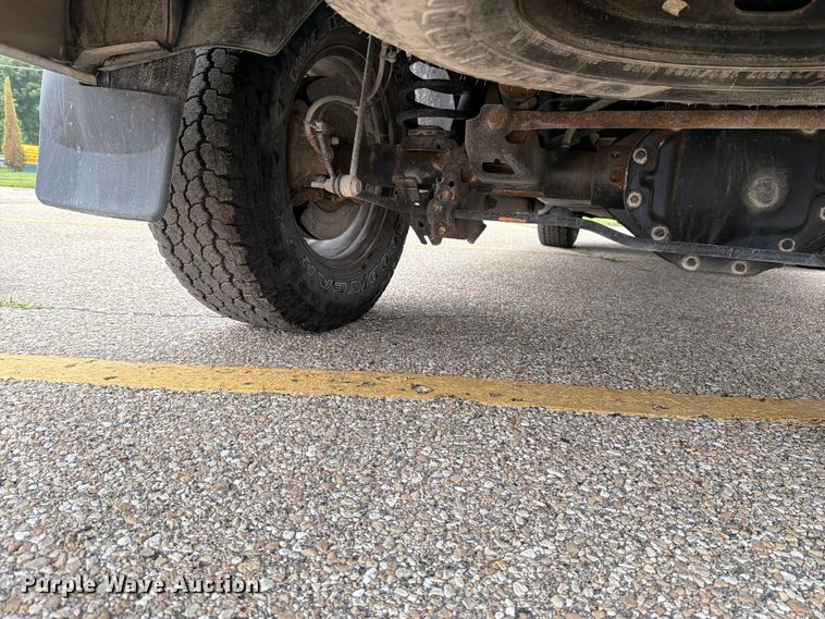 image for item DV8542 2019 RAM 1500 Crew Cab pickup truck