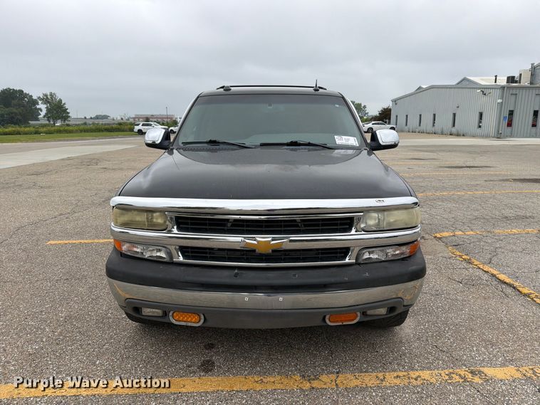 image for item DV8547 2004 Chevrolet Suburban SUV