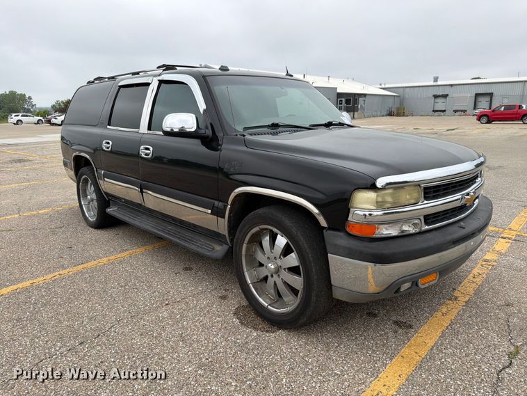 image for item DV8547 2004 Chevrolet Suburban SUV