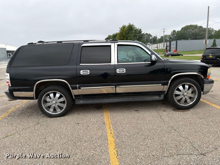 image for item DV8547 2004 Chevrolet Suburban SUV