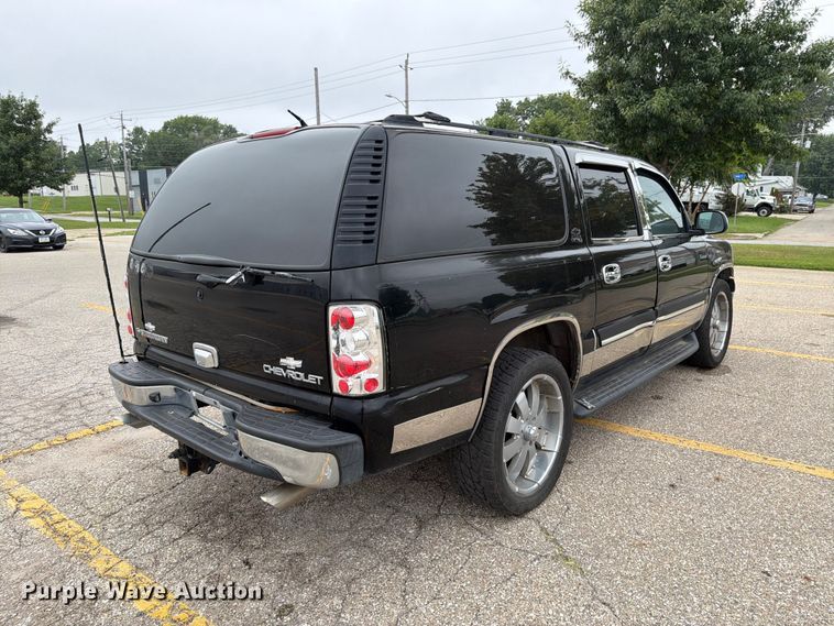 image for item DV8547 2004 Chevrolet Suburban SUV