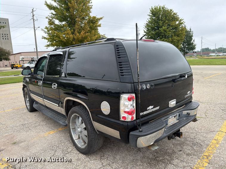 image for item DV8547 2004 Chevrolet Suburban SUV