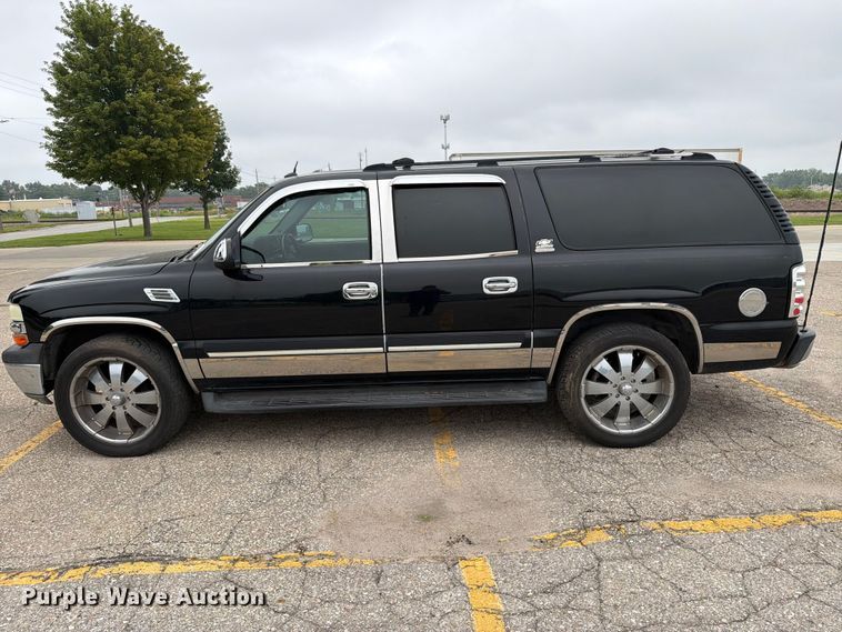 image for item DV8547 2004 Chevrolet Suburban SUV