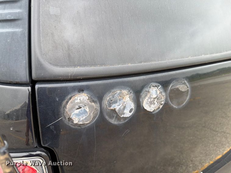 image for item DV8547 2004 Chevrolet Suburban SUV