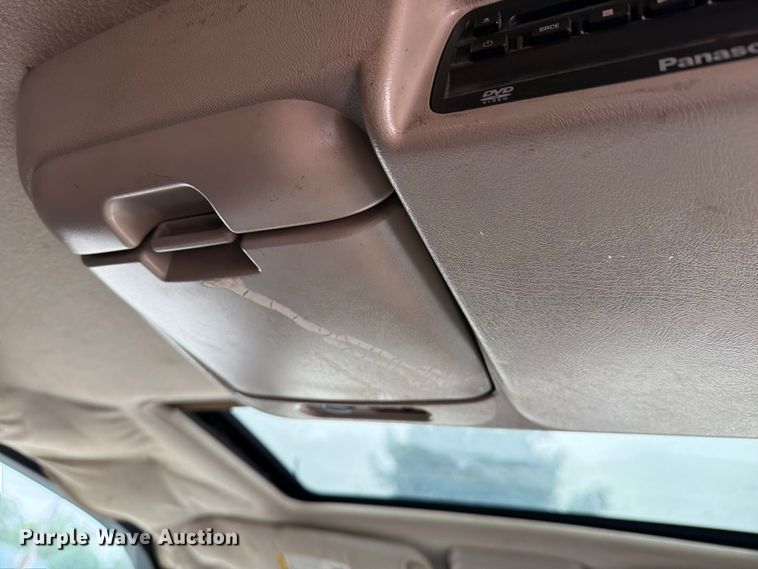 image for item DV8547 2004 Chevrolet Suburban SUV