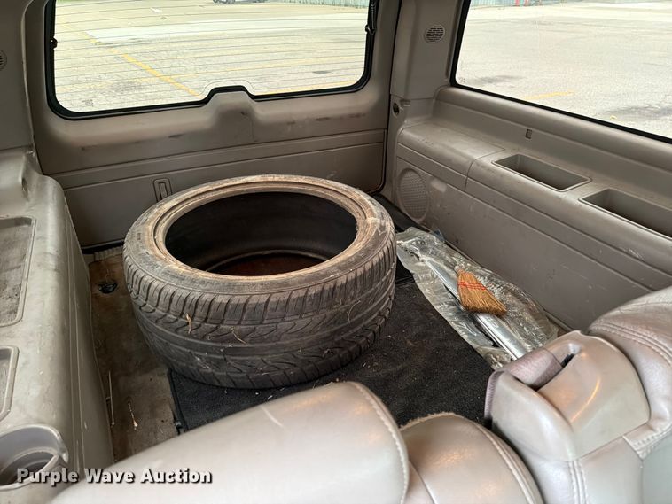 image for item DV8547 2004 Chevrolet Suburban SUV