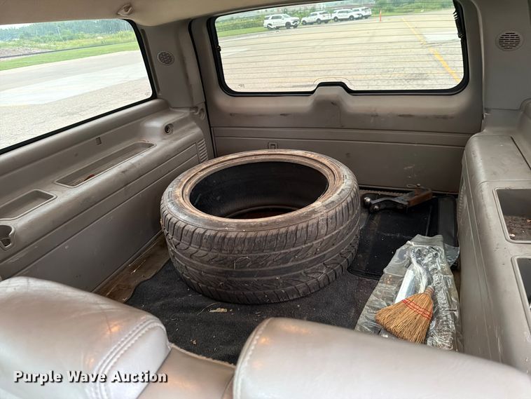 image for item DV8547 2004 Chevrolet Suburban SUV