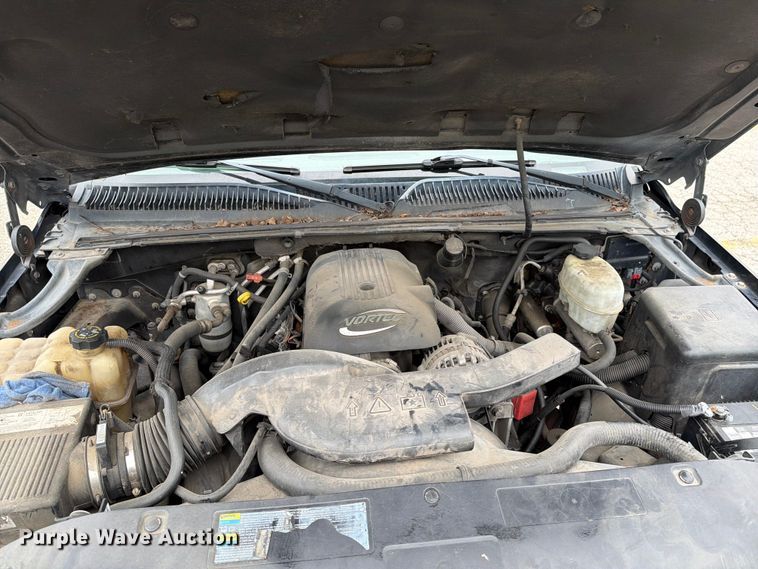 image for item DV8547 2004 Chevrolet Suburban SUV
