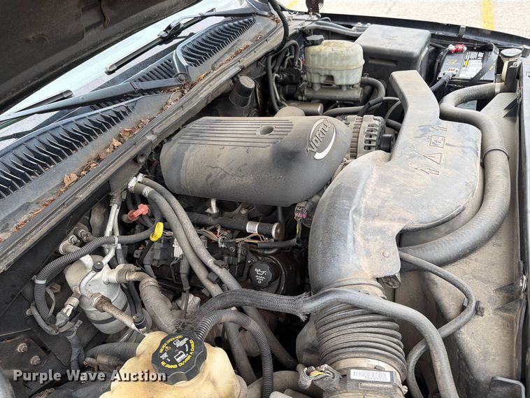 image for item DV8547 2004 Chevrolet Suburban SUV