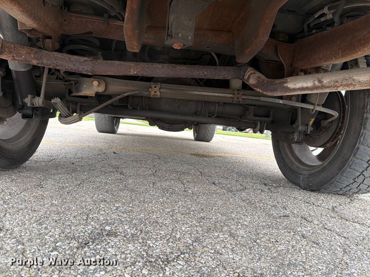 image for item DV8547 2004 Chevrolet Suburban SUV