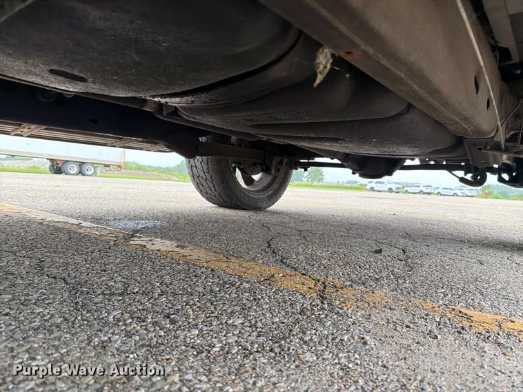 image for item DV8547 2004 Chevrolet Suburban SUV