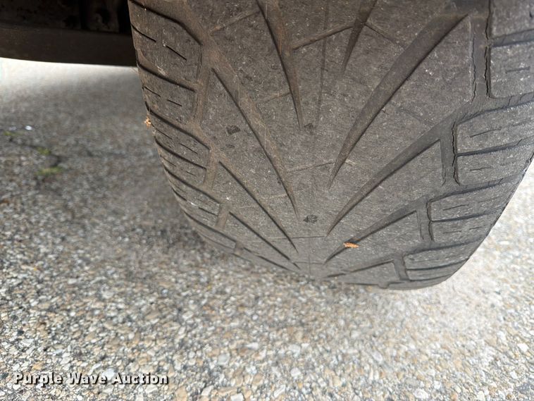 image for item DV8547 2004 Chevrolet Suburban SUV