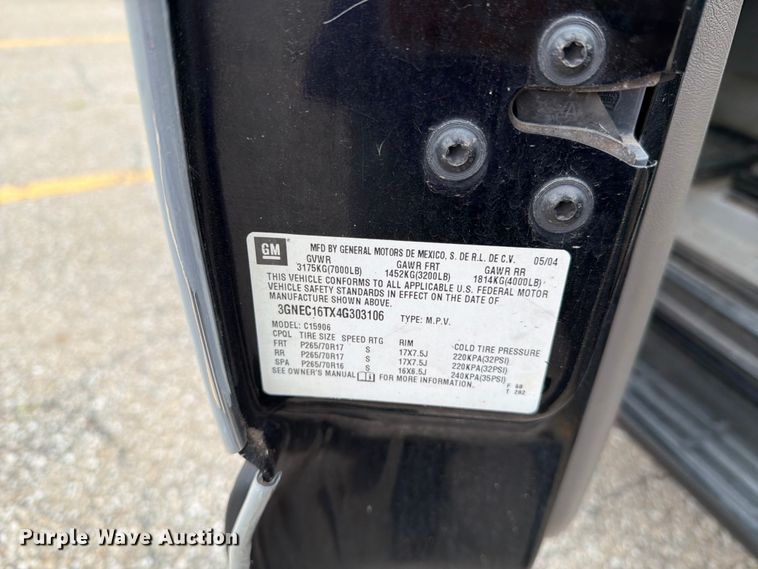 image for item DV8547 2004 Chevrolet Suburban SUV
